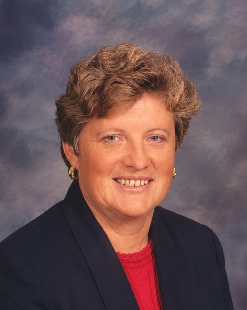 Ella Schon Profile Photo