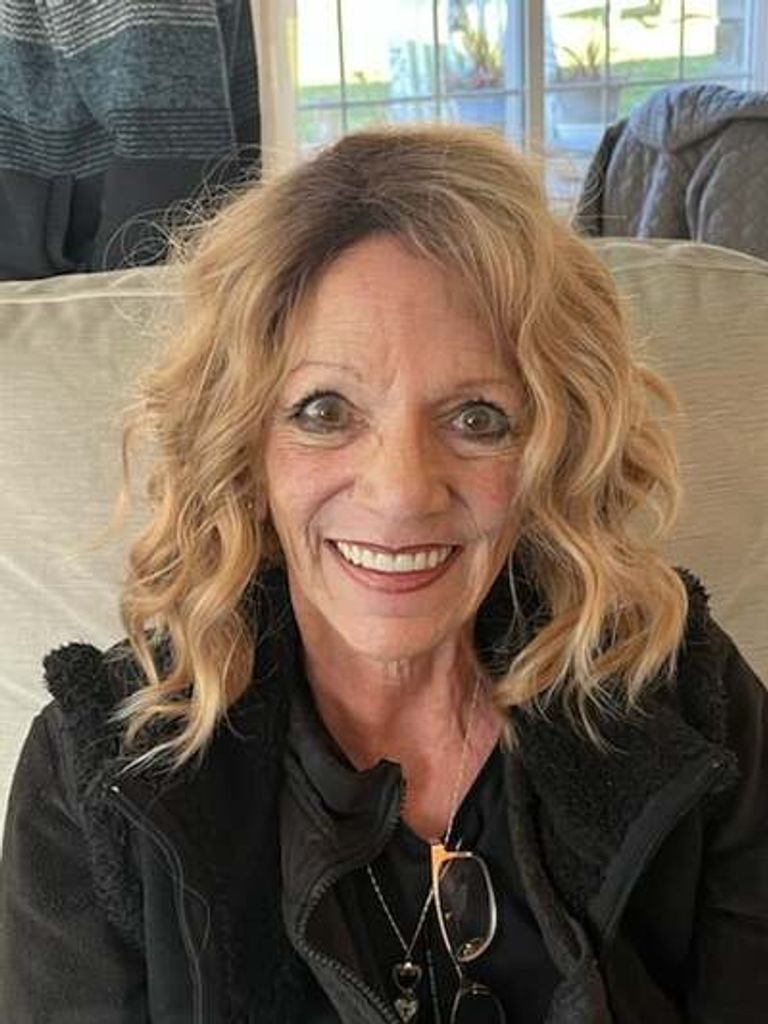 Carol Amos Profile Photo