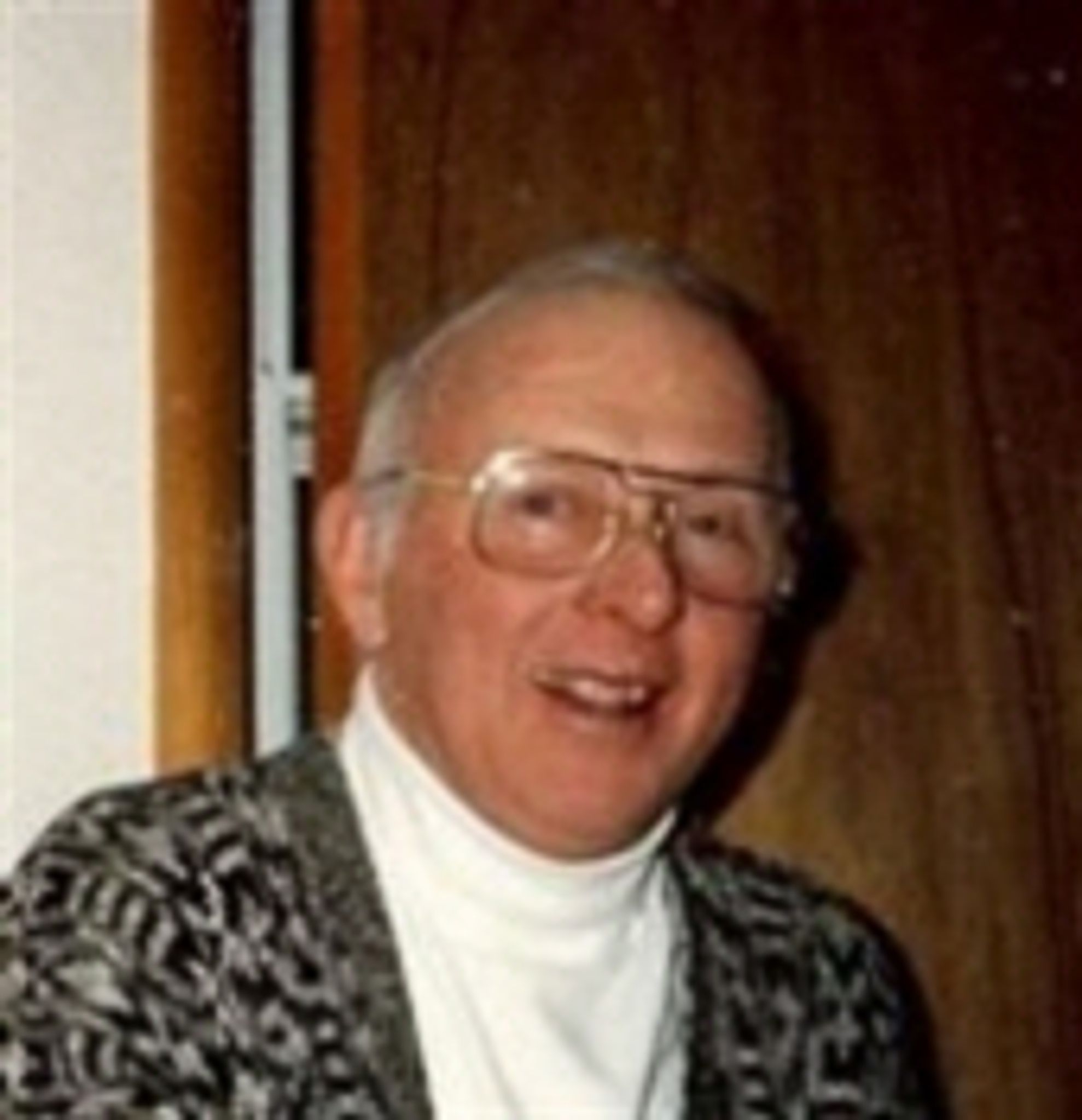 Robert F. Â€Œbobâ€ / Â€Œscoopâ€ Connors photo gallery image 1 of 2