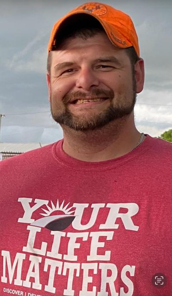 Tyler Ray Combs Profile Photo
