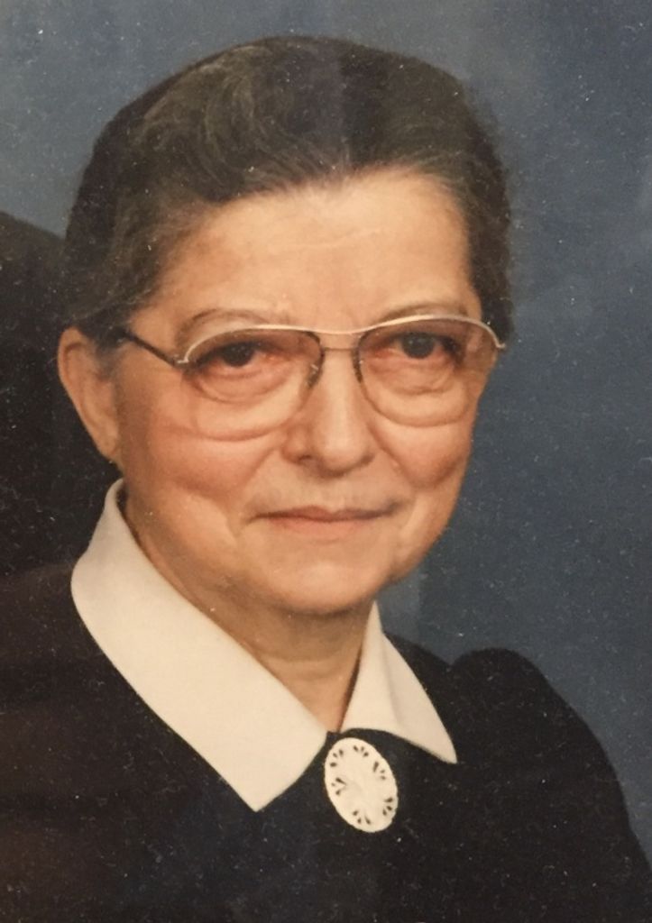 Edna Helmuth