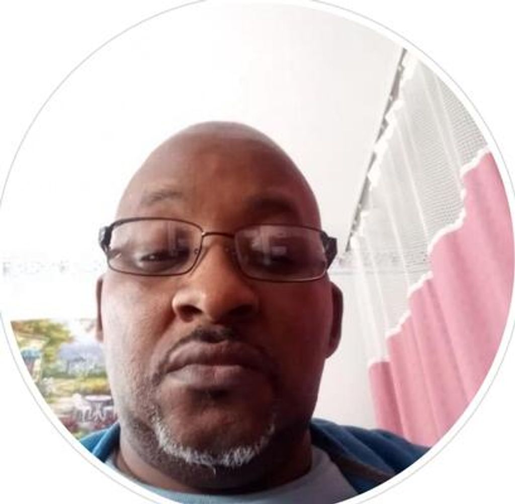 Alex Lewis Robbins Profile Photo