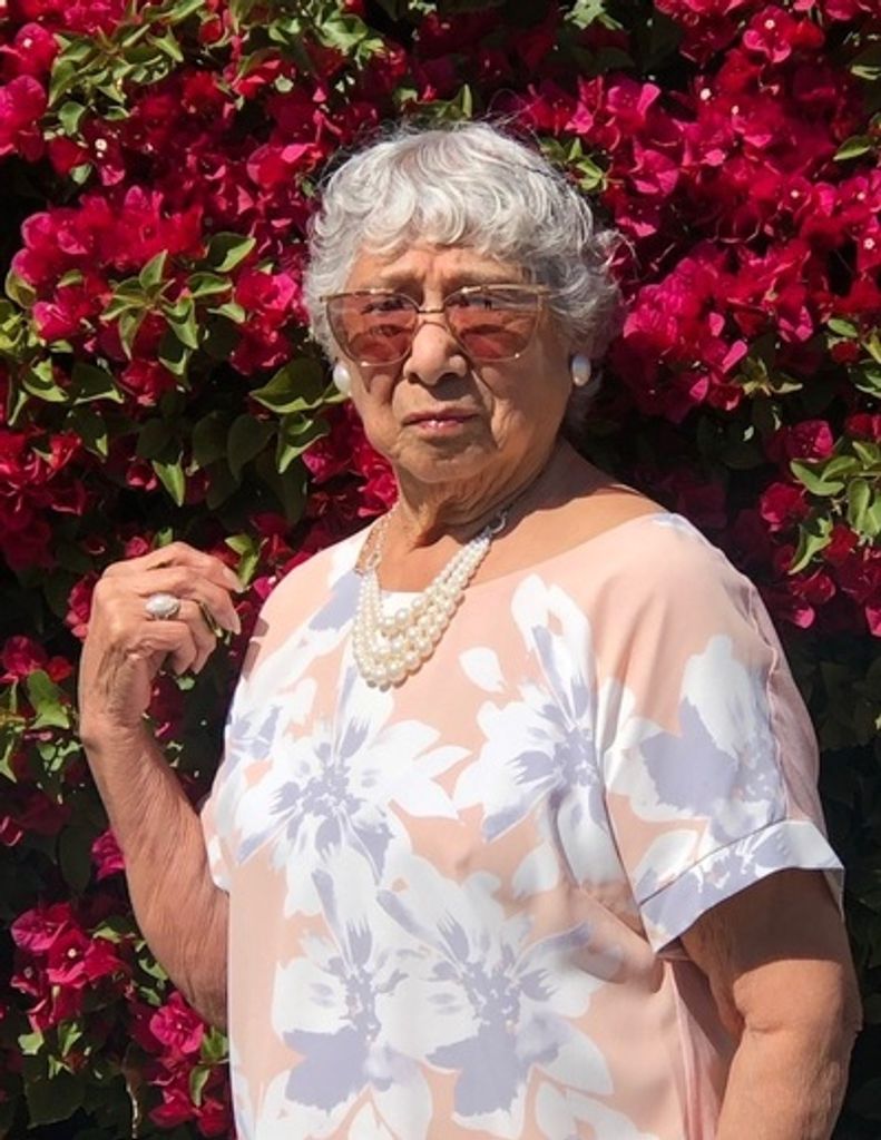 Victoria "Dona Eva" Oyoque