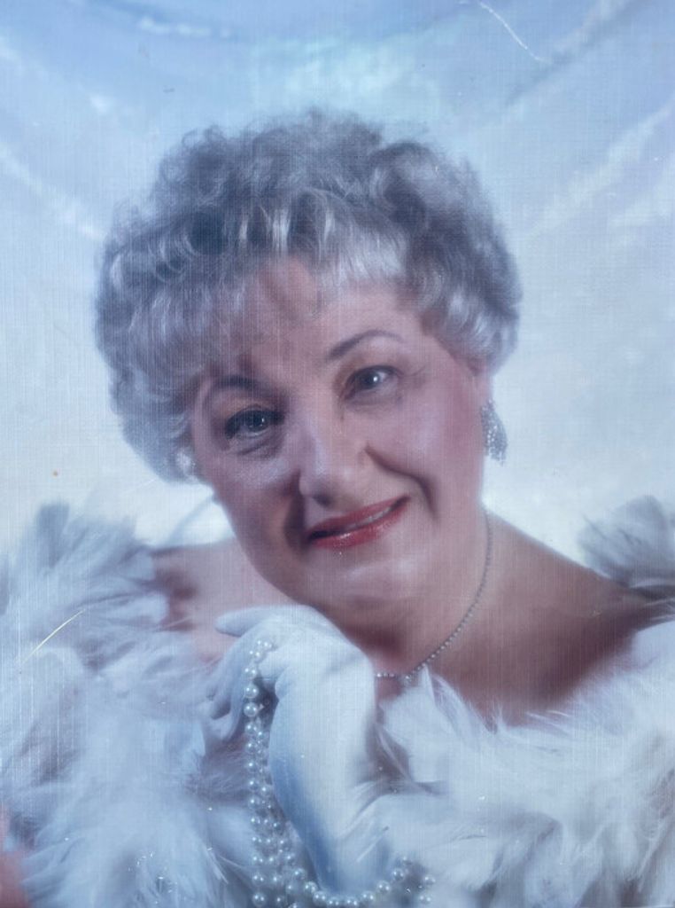 Suzanne (Calhoun)  Chambers