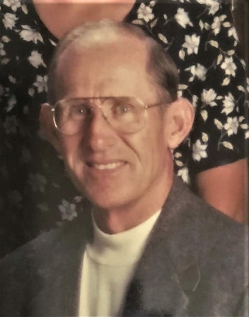 Tom Warren Profile Photo