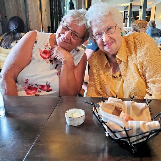 Lori Newcomb photo gallery thumbnail 29 of 130