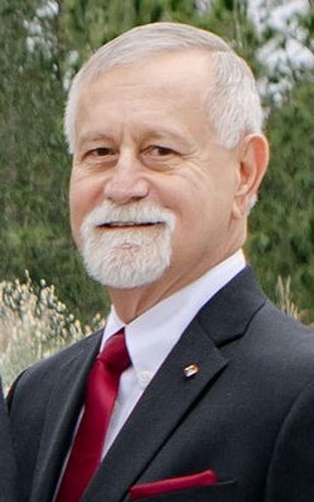 Richard Jones Profile Photo