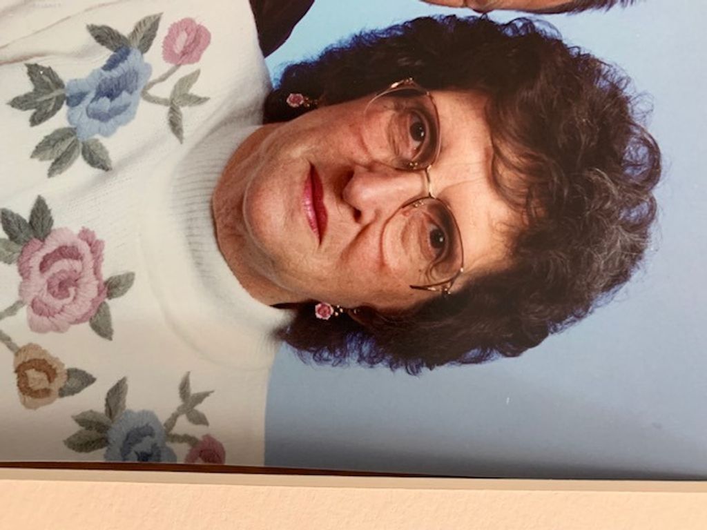 Louise Simmons Profile Photo