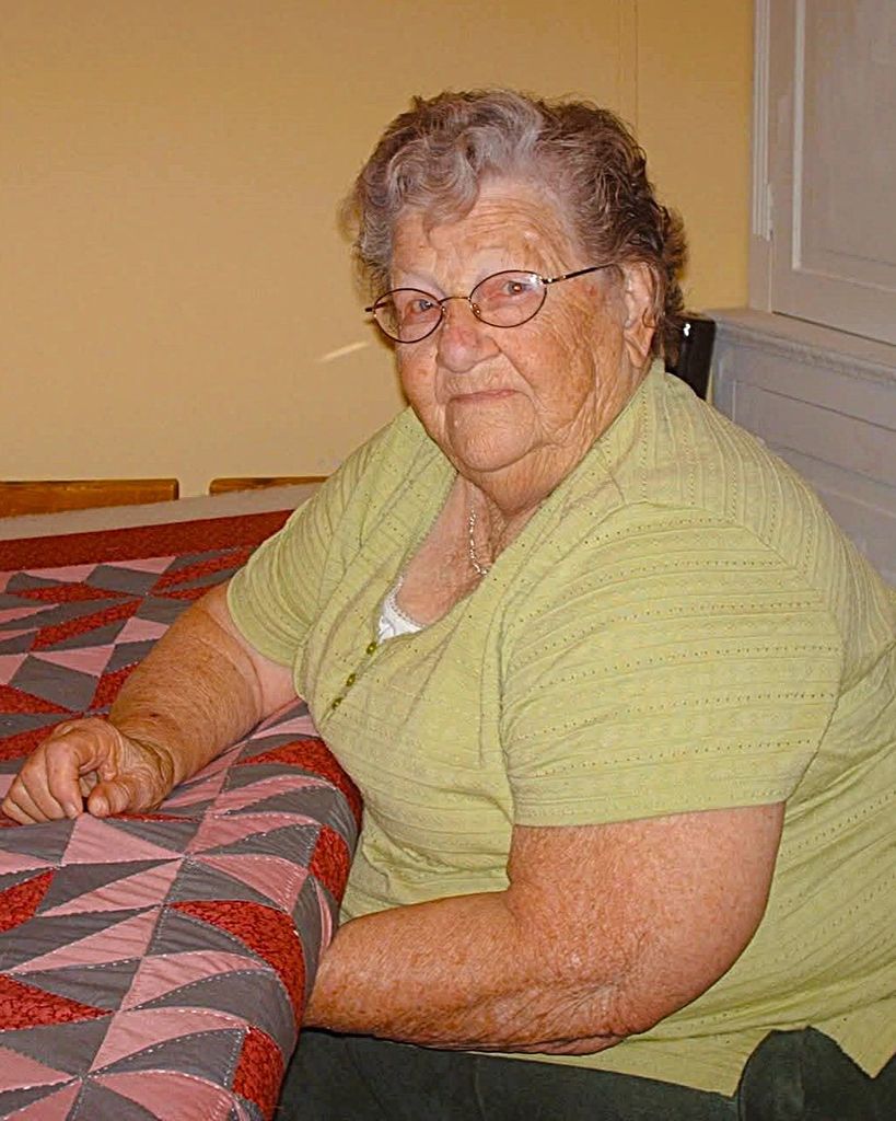 Nina Violet Dustin