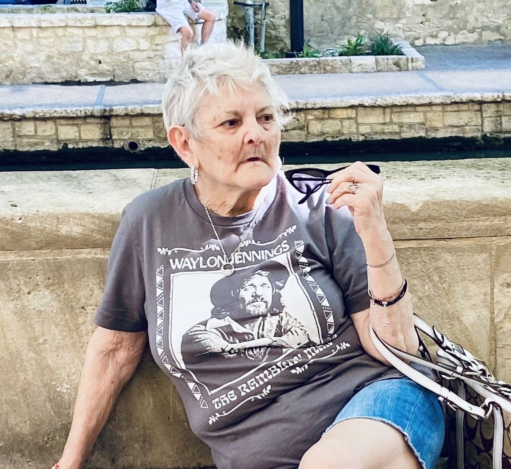 E’Lois Louise Hammer Profile Photo