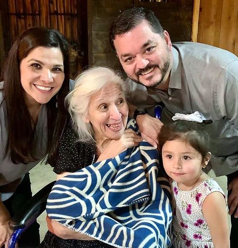 Yolanda C. Gonzalez photo gallery thumbnail 215 of 357