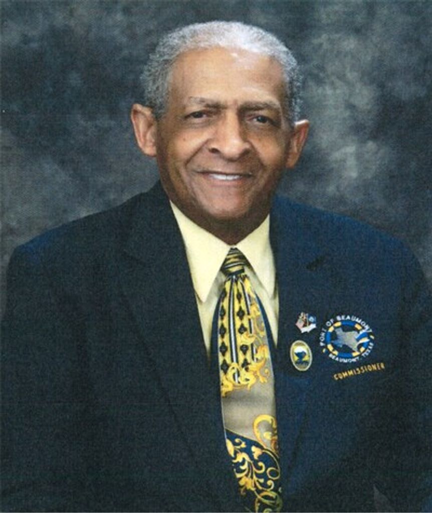 Lee Edward Smith Profile Photo