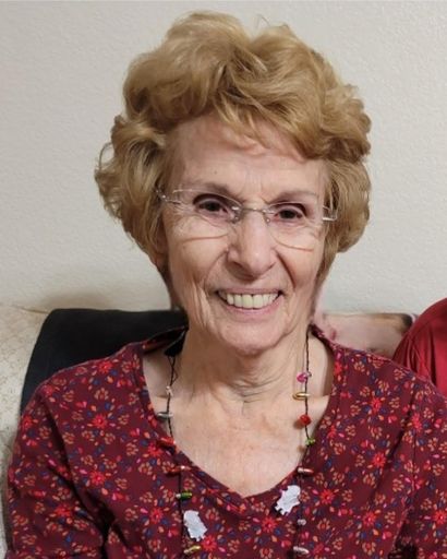 Bettye Flo Giles's obituary image