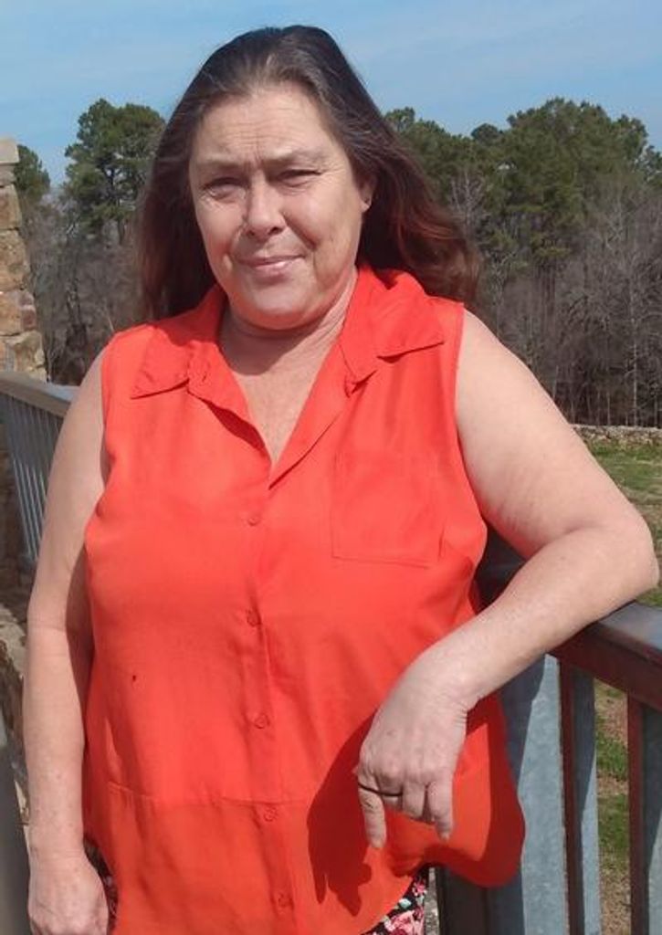 Julie Ann Luce Profile Photo