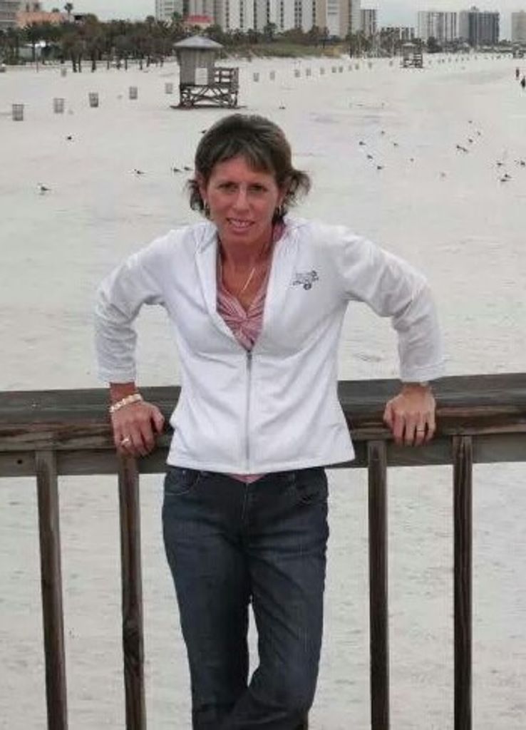 Leslee Gollins