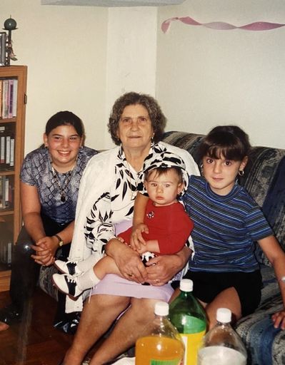 Gloria Ledo photo gallery thumbnail 6 of 20