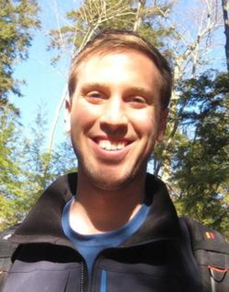 Adam E. Onzik