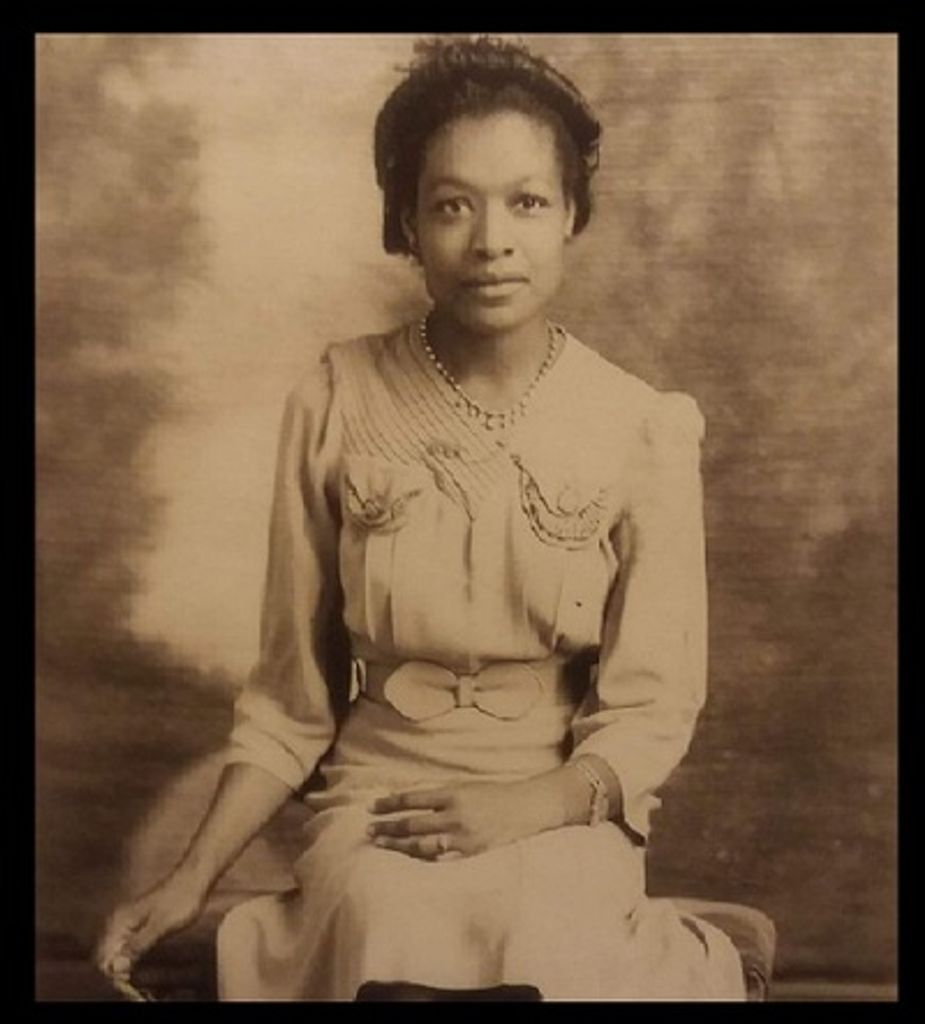 Elizabeth Knox Profile Photo