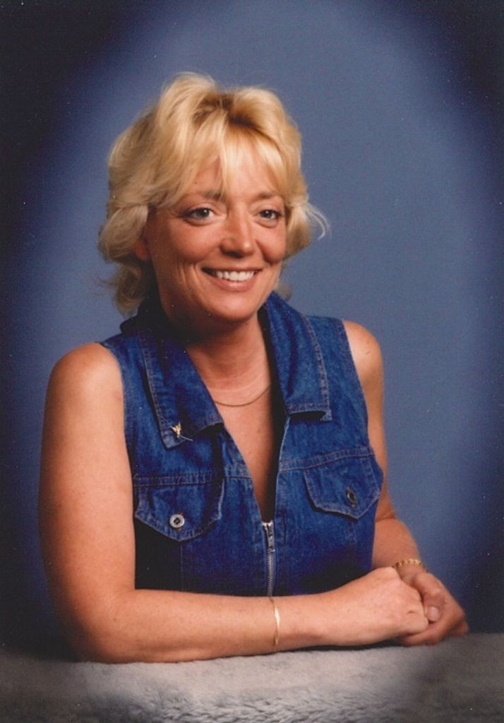 Nadine "Dee De" St. John