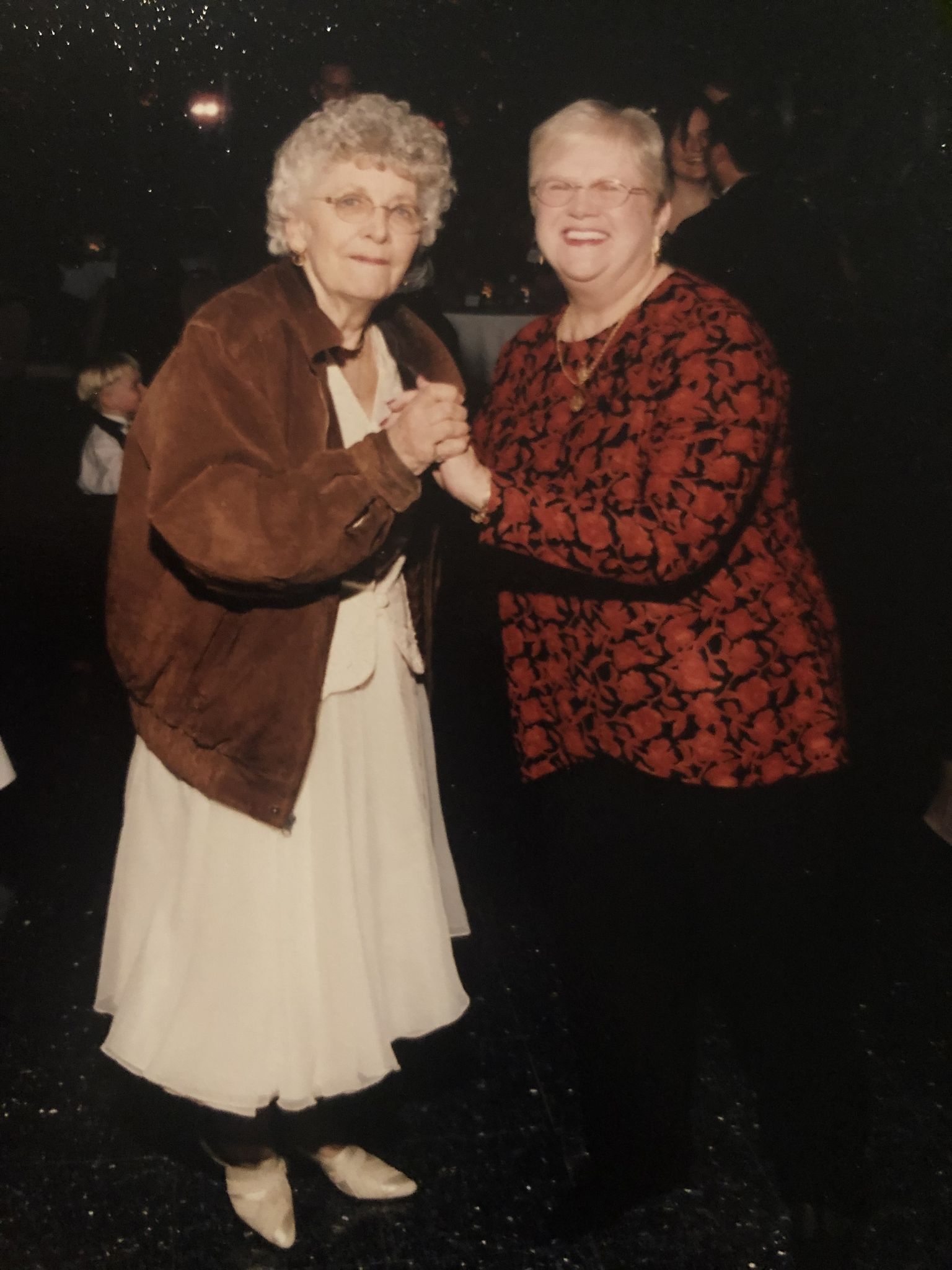 Billie Ruth (Lewandowski)  Veres photo gallery image 1 of 2