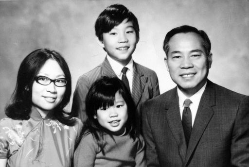 Yuan Chun Eugene "Gene" Chang photo gallery thumbnail 37 of 39