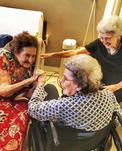 Betty Carroll photo gallery thumbnail 52 of 122