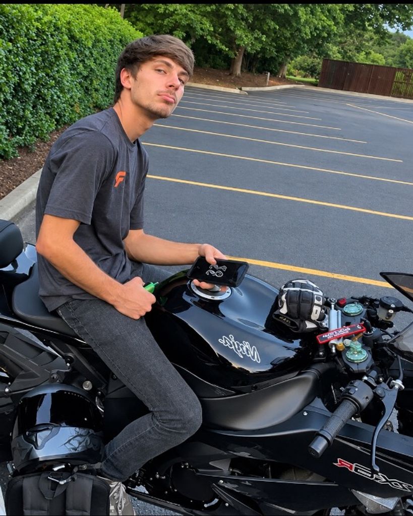 Hunter Ray Woodard Profile Photo