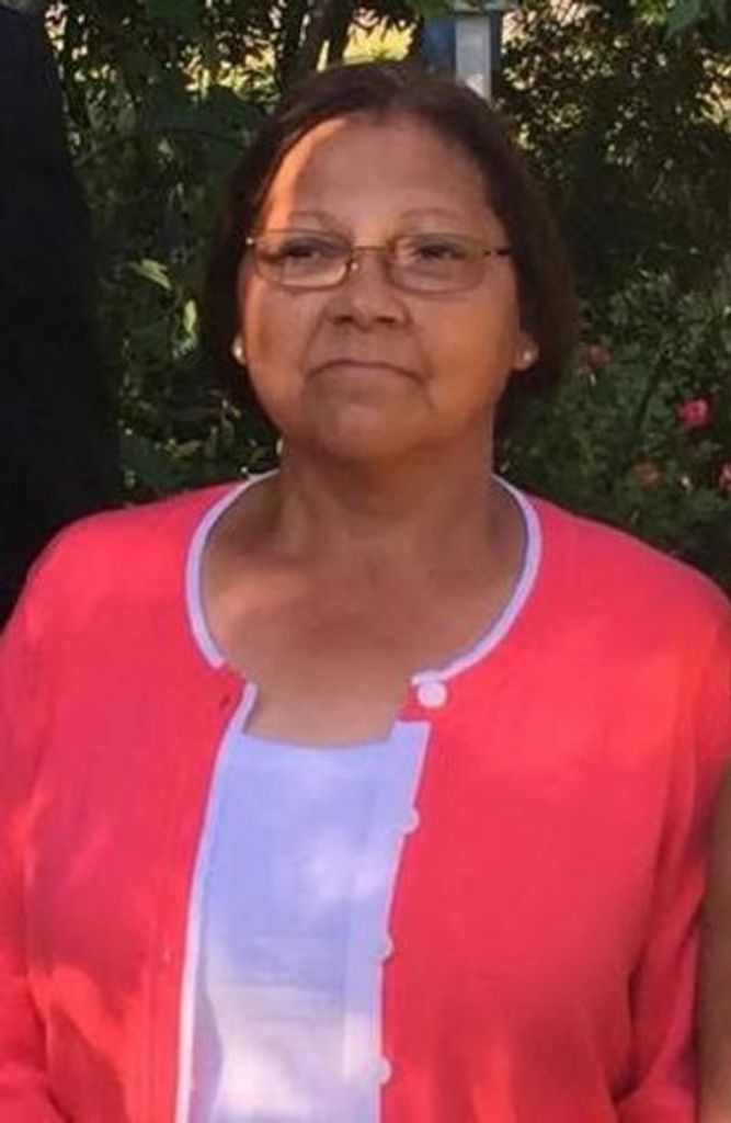Linda Hunt Profile Photo