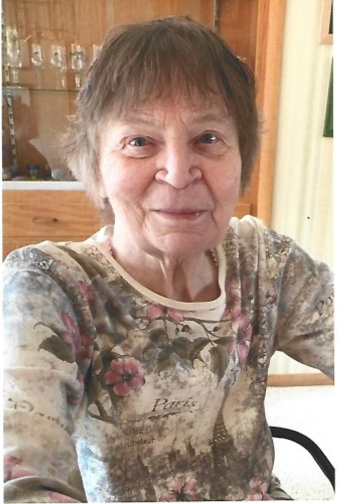 Karin Usowski Profile Photo