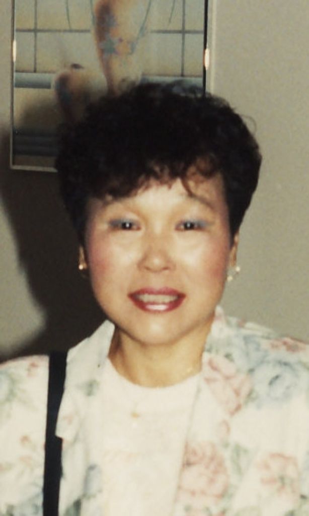 Sunyi Janesch Profile Photo