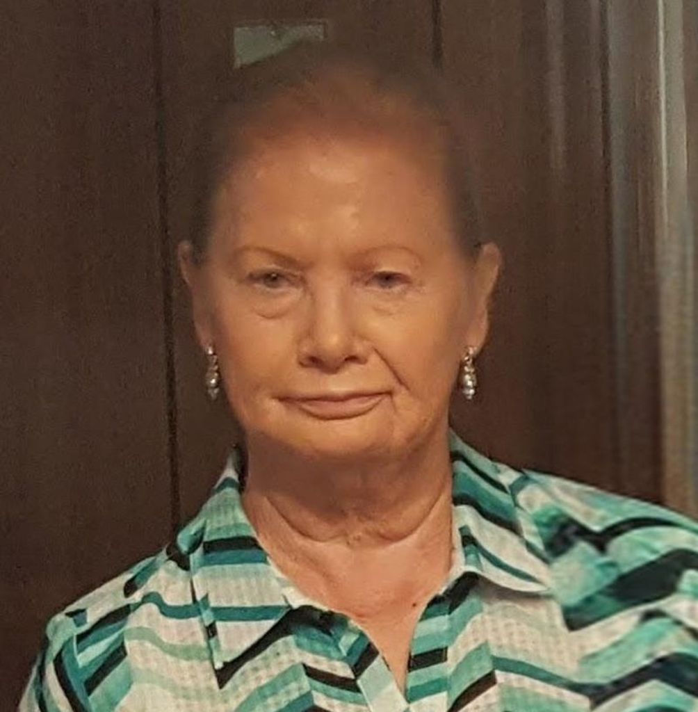 Elizabeth Avret Profile Photo