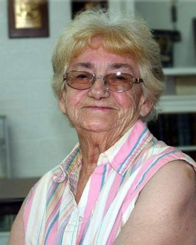 Aline Hollis