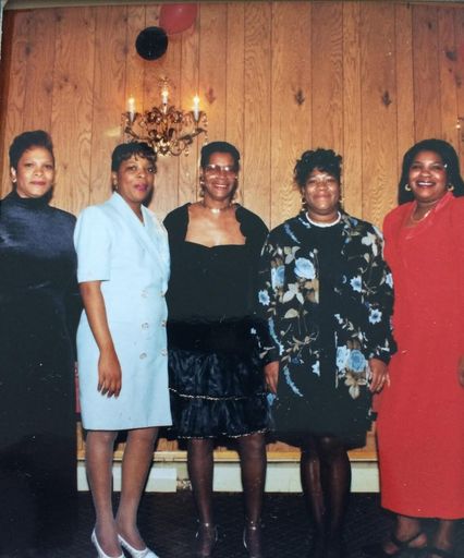 Brenda Thomas photo gallery thumbnail 10 of 36