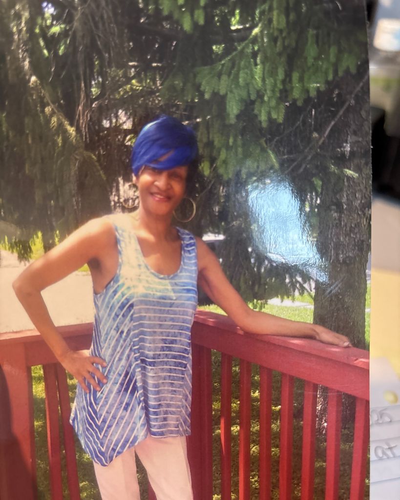 Rochelle B Lockett