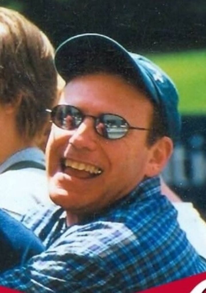 Charles Randall Singer Profile Photo