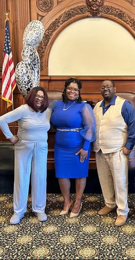 Brenda Thomas photo gallery thumbnail 20 of 36