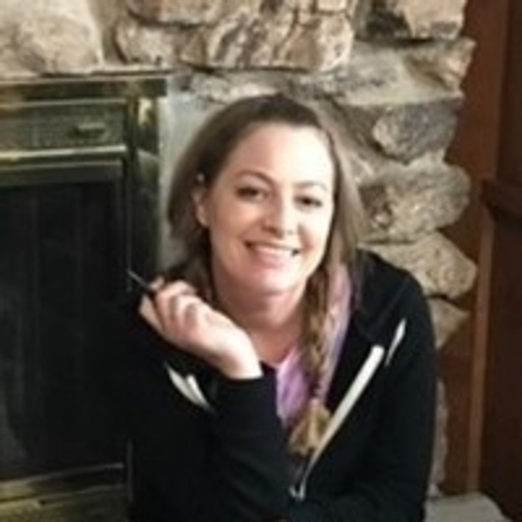 Lindsey R. Kamstra