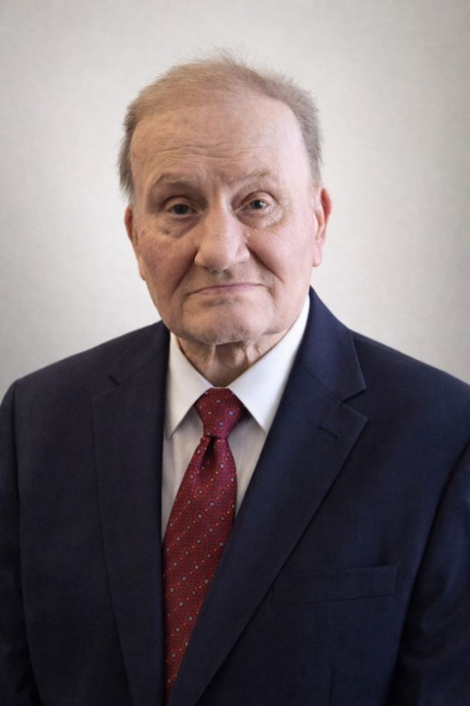 Earl R. Groth Profile Photo