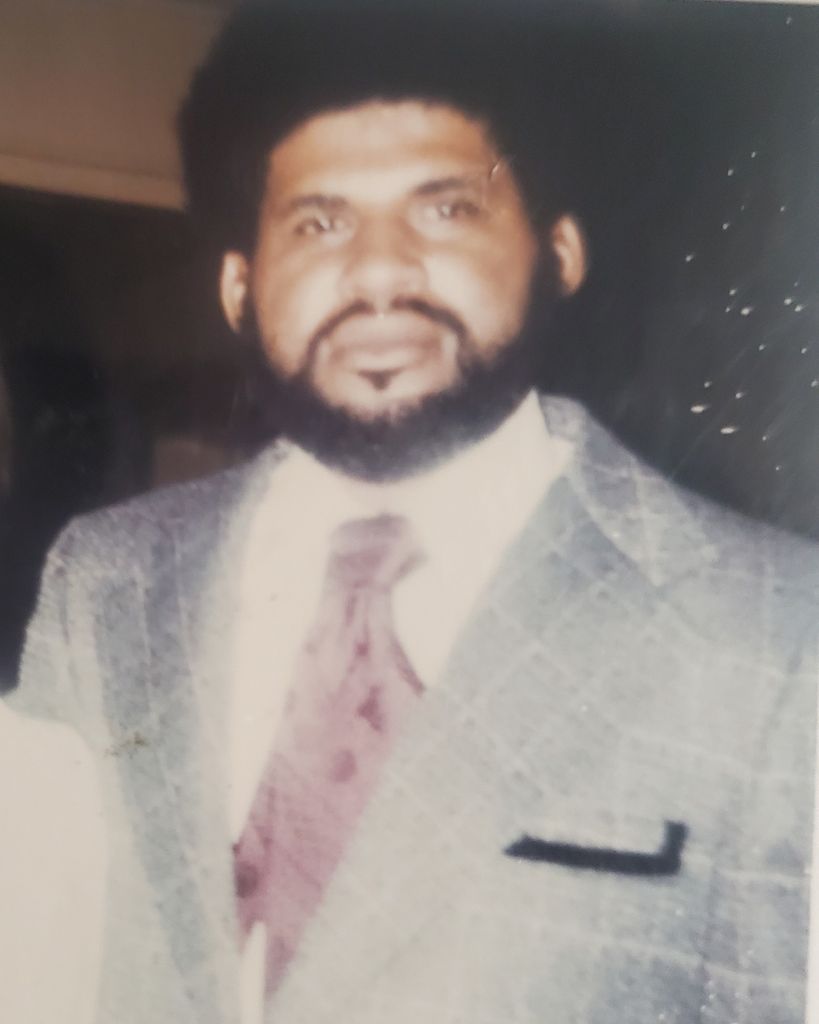 Charles Holmes Profile Photo