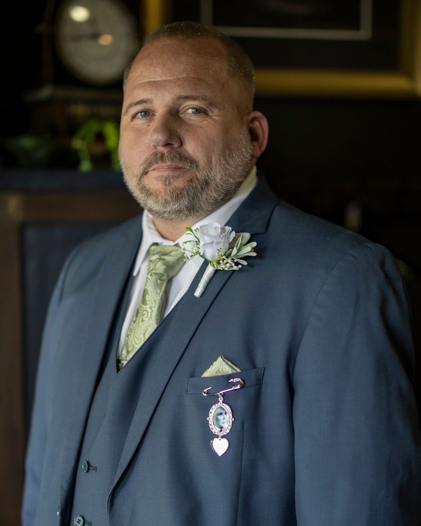 ADAM JOHNATHAN EBERHARTER Profile Photo