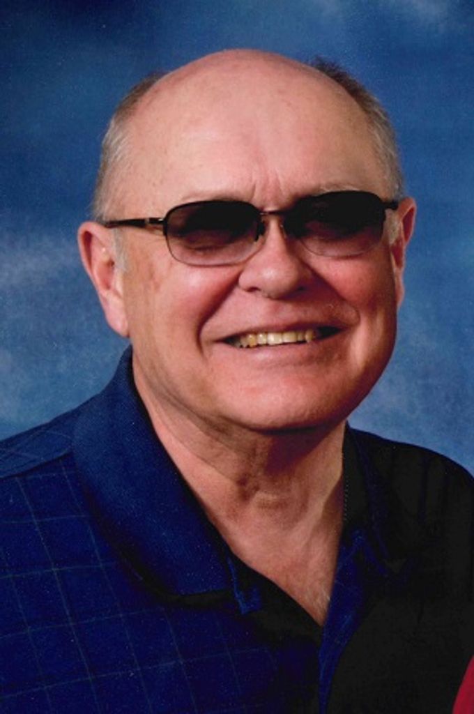 Stephen Holmes Profile Photo