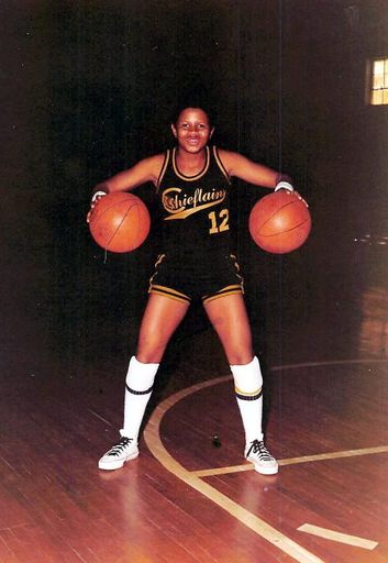Earline Wilson photo gallery thumbnail 28 of 85
