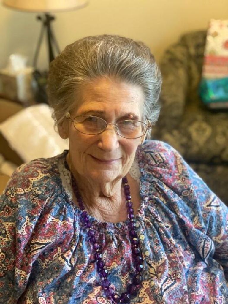 Barbora Lucelle (Hobbs)  Richards