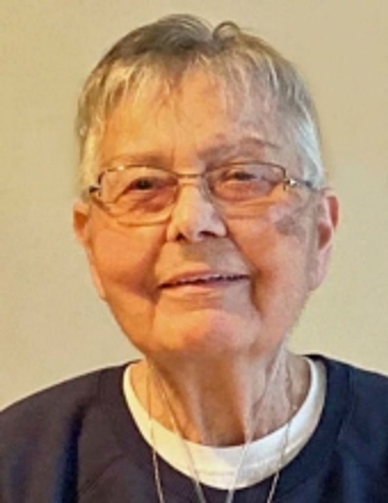 Linda  Joyce Deering