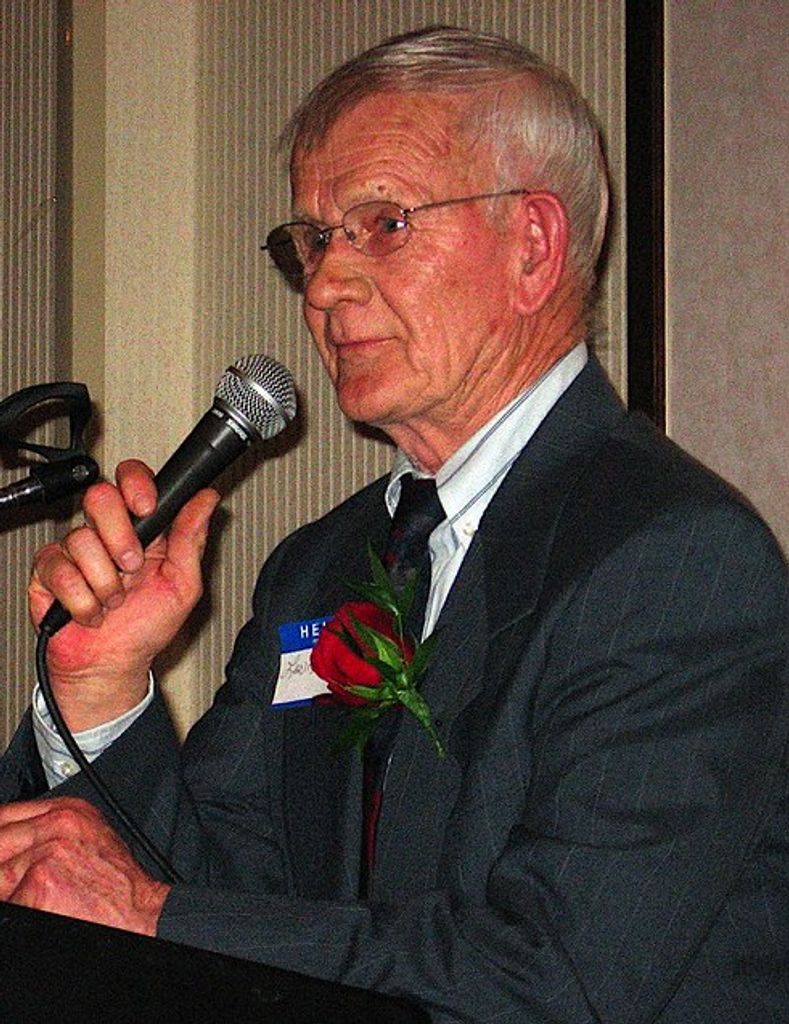 Lester "Les" Kertscher