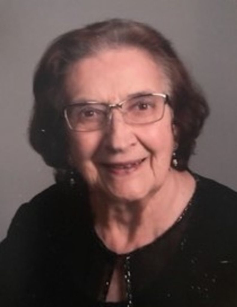 Loretta J Kacere