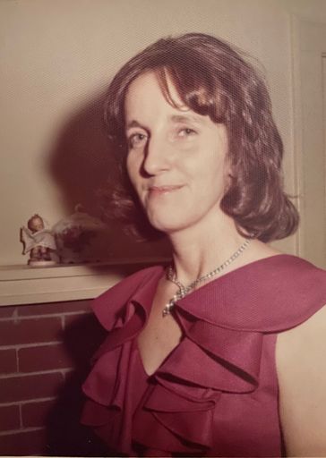 Dorothy Assink photo gallery thumbnail 32 of 303