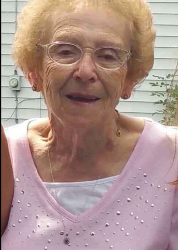 Yvonne (Arpin)  Cahill