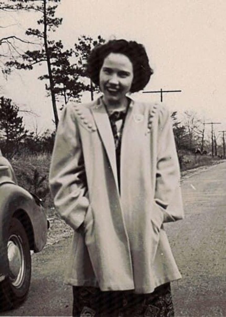 Estell Tharp Profile Photo