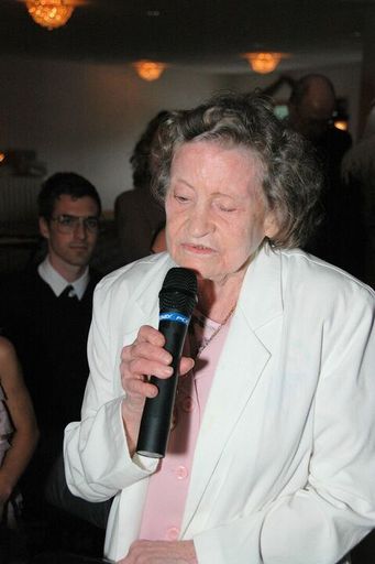 Beatrice Smith photo gallery thumbnail 29 of 91